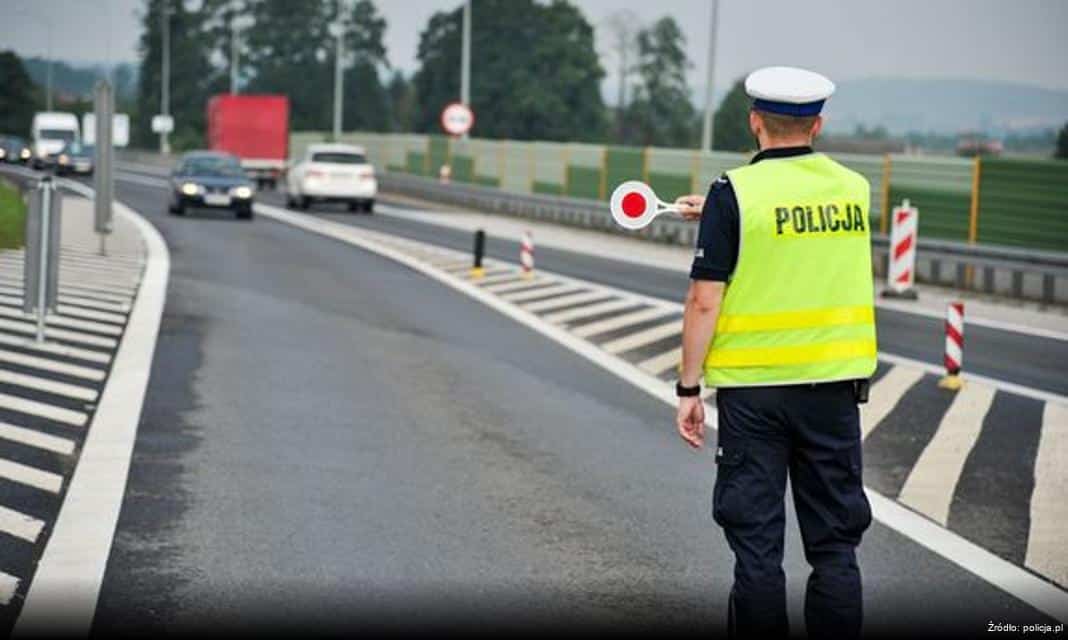 Policja poszukuje mężczyzny związanego z kradzieżą perfum w Warszawie