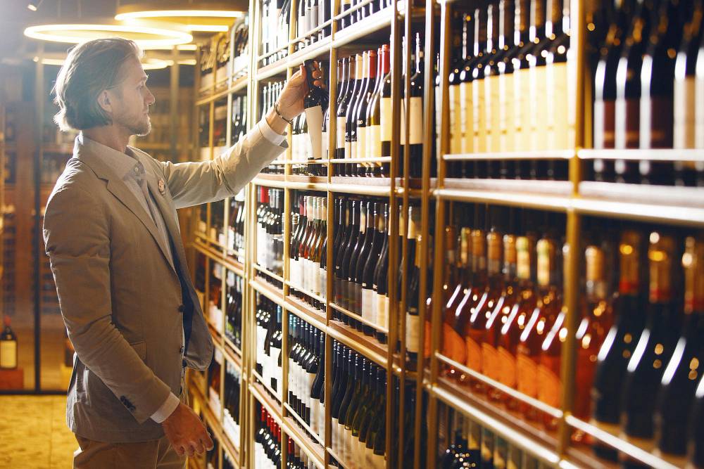Sklep z alkoholami — jak wybrać miejsce, w którym kupisz coś więcej niż butelkę
